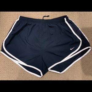 Women’s Nike shorts. Size large. Great condition